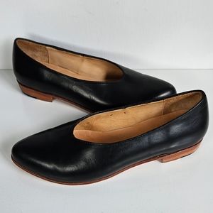 Zou Xou- Glove Flat- Black  7 Runs small